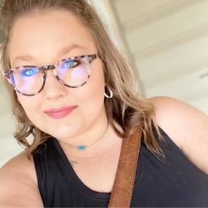 Meet your Posher, Whitney